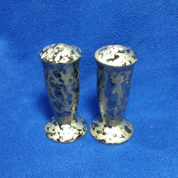 Weeping Gold Salt and Pepper Shaker Set 1940's MCM Weeping Gold Over Porcelain - Picture 2 of 10